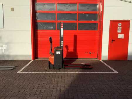 Hochhubwagen  Toyota SWE080L (2)