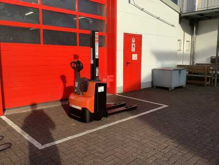 Hochhubwagen  Toyota SWE080L (5)