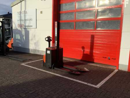 Hochhubwagen  Toyota SWE080L (7)