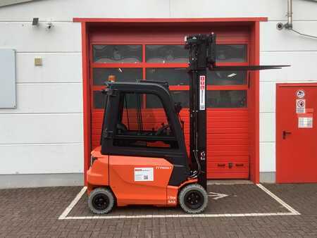 Elektro 4 Rad  Toyota 9FBK20T (2)