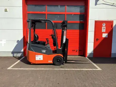 Eléctrica de 3 ruedas 2015  Toyota 7FBEST15 (1)