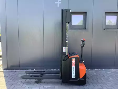 Hochhubwagen 2017 Toyota SWE120L (2)