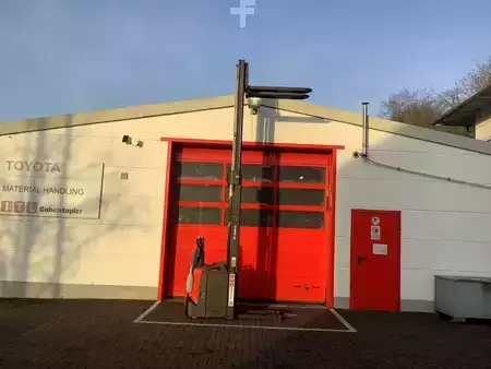 Hochhubwagen 2025  Toyota SPE140L (5)