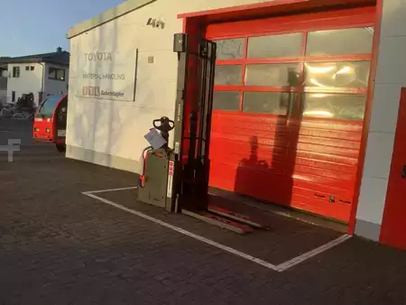 Hochhubwagen 2025  Toyota SPE140L (6)