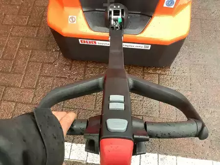 Hochhubwagen 2026  Toyota SHE100 - HH3600 (10)