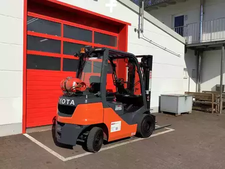 Gas gaffeltruck 2021  Toyota 8FGF25 (4)