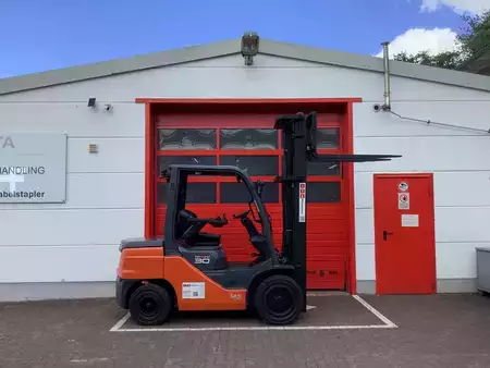 Diesel truck 2022  Toyota 52-8FDF30 (2)