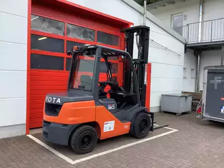 Diesel truck 2022  Toyota 52-8FDF30 (5)