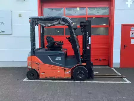 Elektro čtyřkolový VZV 2020  Toyota 8FBMT25-Export (4)