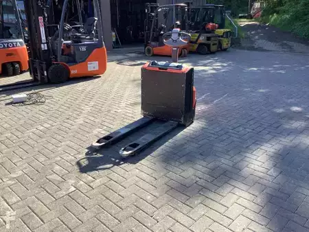 Porta-paletes elétrico 2022  Toyota LWE140-Export (3)