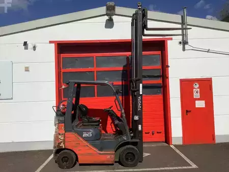 Chariots élévateurs GPL 2023  Toyota 02-8FGF20F-Export (1)