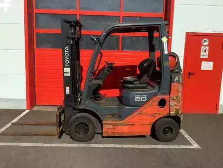 Chariots élévateurs GPL 2023  Toyota 02-8FGF20F-Export (10)