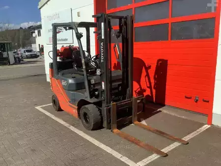 Chariots élévateurs GPL 2023  Toyota 02-8FGF20F-Export (2)