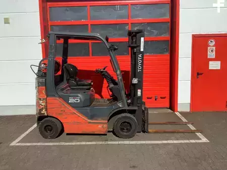 Chariots élévateurs GPL 2023  Toyota 02-8FGF20F-Export (4)