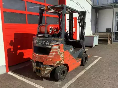 Chariots élévateurs GPL 2023  Toyota 02-8FGF20F-Export (6)
