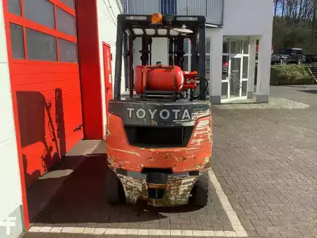 Chariots élévateurs GPL 2023  Toyota 02-8FGF20F-Export (7)