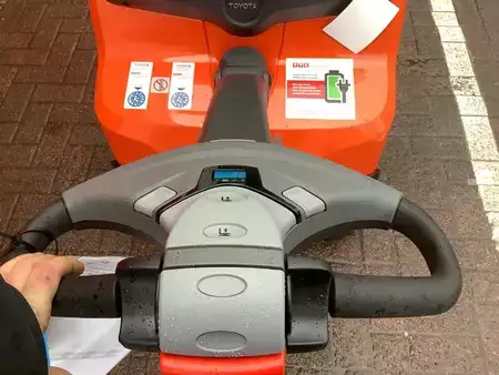 Niederhubwagen 2026  Toyota LWI160 (10)