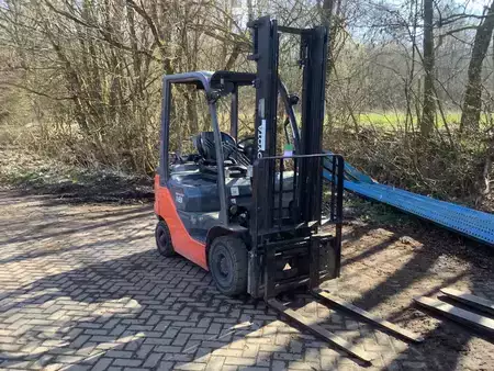 Gázüzemű targoncák 2020  Toyota 8FGF18-Export (2)