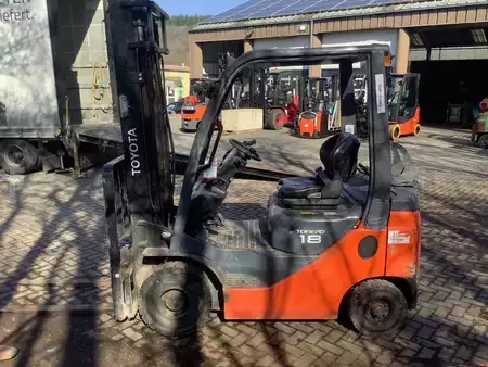 Gázüzemű targoncák 2020  Toyota 8FGF18-Export (9)