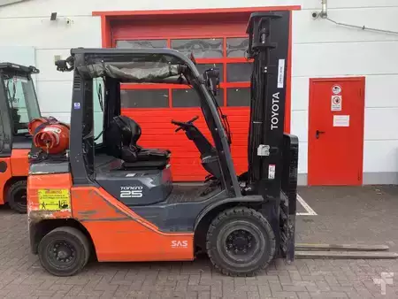 Gas gaffeltruck 2021  Toyota 8FGF25-Export (1)