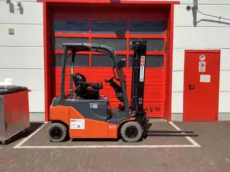 Elektro 4 Rad 2021  Toyota 8FBM18T (2)