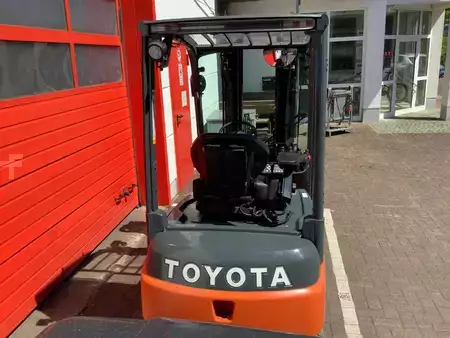 Elektro 4 Rad 2021  Toyota 8FBM18T (8)