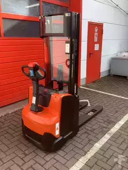 Magasemelésű béka 2026  Toyota SWE120 (6)