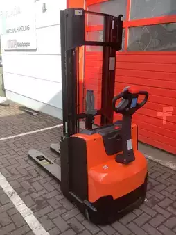 Magasemelésű béka 2026  Toyota SWE120 (8)