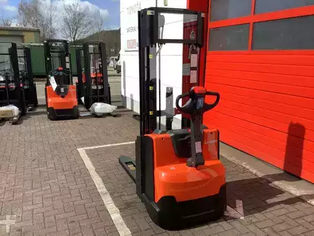 Magasemelésű béka 2026  Toyota SWE120L (6)