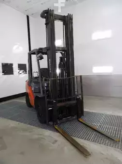 Treibgasstapler 2017  Toyota 8FGJF35-Export (1)