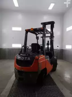 Treibgasstapler 2017  Toyota 8FGJF35-Export (2)