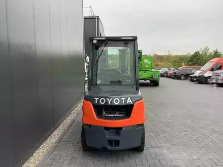 Wózki widłowe diesel 2026  Toyota 52-8FDF30 (7)