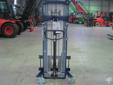 Hochhubwagen 2015  Proteus P-JA 1025 (1)