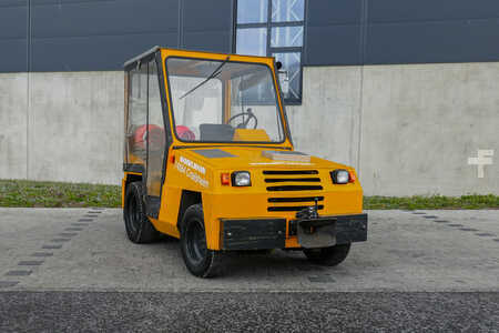 Tahač 2000  Clark GT 50E (1)