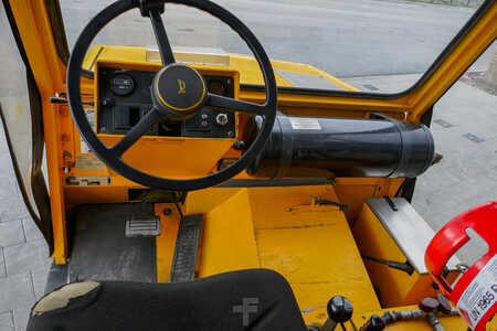 Tahač 2000  Clark GT 50E (8)