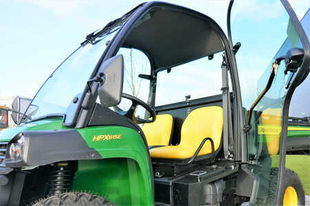 Rebocador 2021  John Deere Gator HPX815E (7)