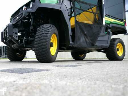 Tow Tugs 2021  John Deere Gator� XUV865M (10)