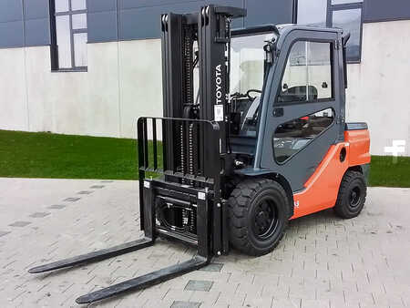Dieselstapler 2022  Toyota 52-8FDJF35 (1)