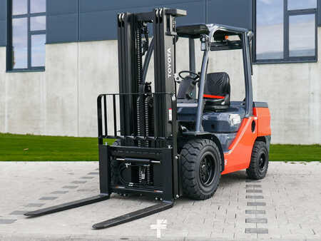 Dieselstapler 2022  Toyota 52-8FDJF35 (1)