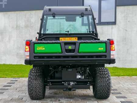 Tow Tugs 2022  John Deere Gator� HPX815E (4)