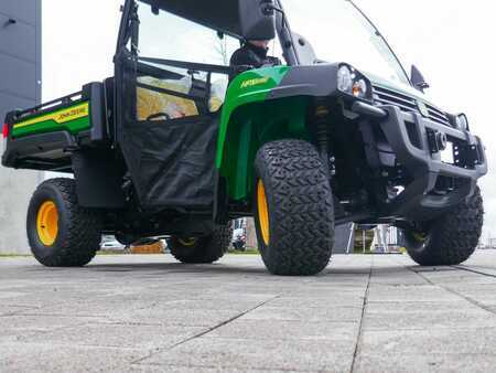 Tow Tugs 2022  John Deere Gator� HPX815E (8)