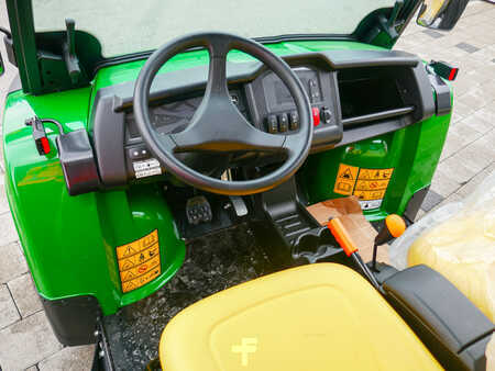 Schlepper 2022  John Deere Gator HPX815E (9)