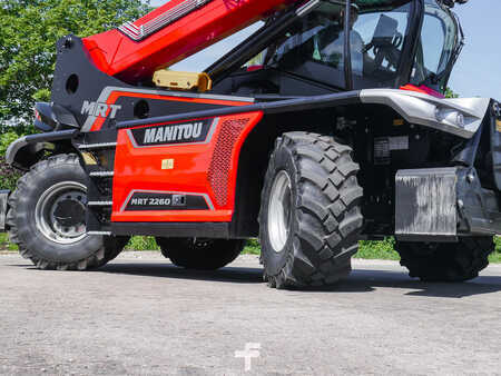 Sollevatori telescopici rotativi 2023  Manitou MRT 2260 (10)