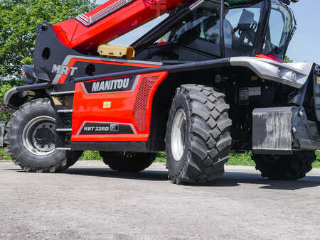 Sollevatori telescopici rotativi 2023  Manitou MRT 2260 (10)