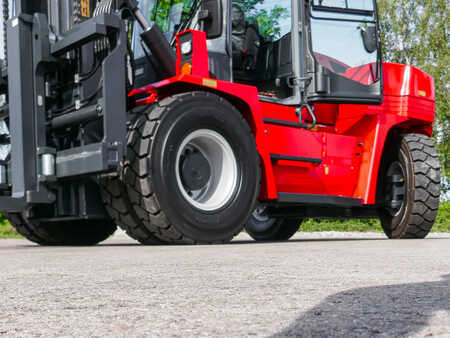Carrelli elevatori diesel 2023  Kalmar DCG 100-12 (10)