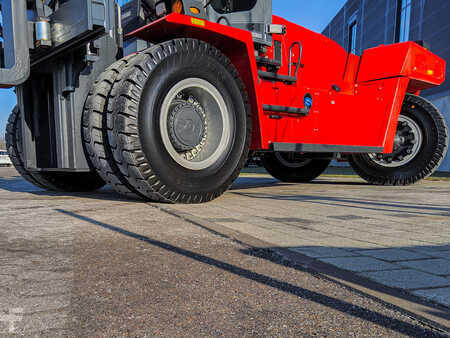 Carrelli elevatori diesel 2024  Kalmar DCG 250-12 (10)