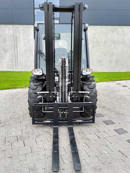 Carrelli fuoristrada 4x4 2024  Manitou MC 25-4 (2)