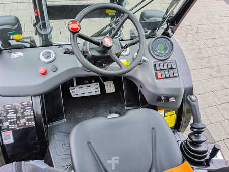 Terepjáró targonca 2024  Manitou MC 30-4 (6)