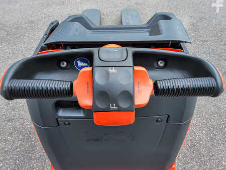 Wózki niskiego podnoszenia 2017  Linde T 30 (7)