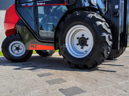 Terepjáró targonca 2024  Manitou MC 30-4 (10)